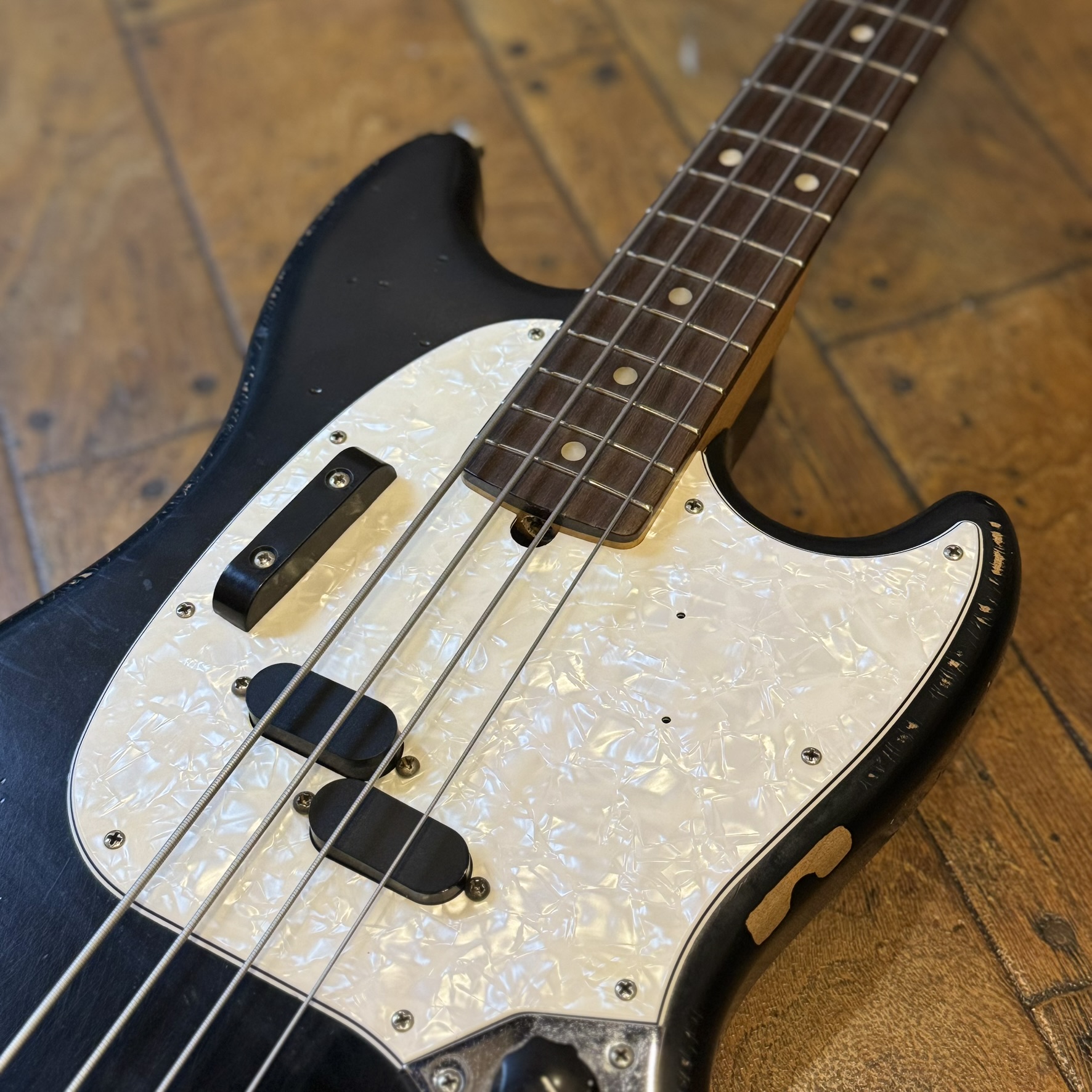 JMJ Road Worn Mustang Bass Black Fender エレクトリック・ベース