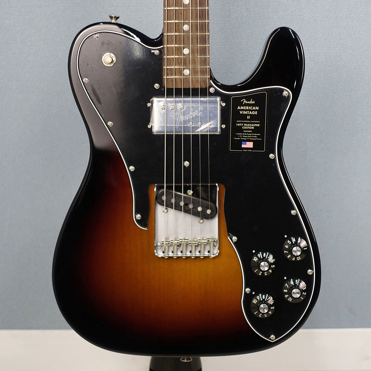 American Vintage II 1977 Telecaster Custom 3-Color Sunburst Fender