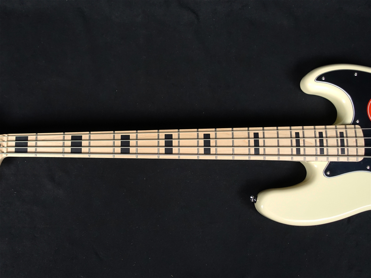 Affinity Series Active Jazz Bass Olympic White Squier