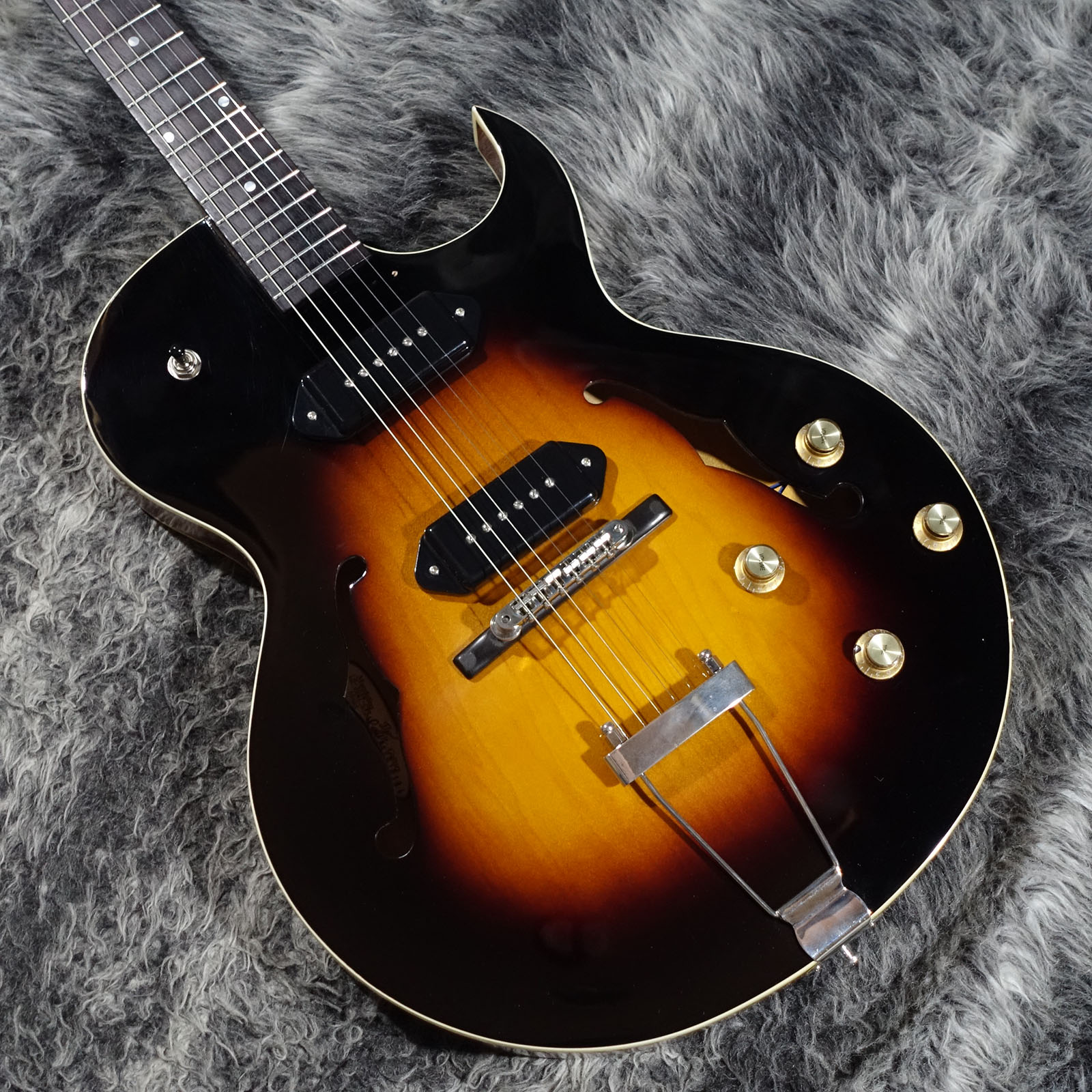 LH-302T-CVS The Loar エレクトリックギター フルアコ 商品詳細