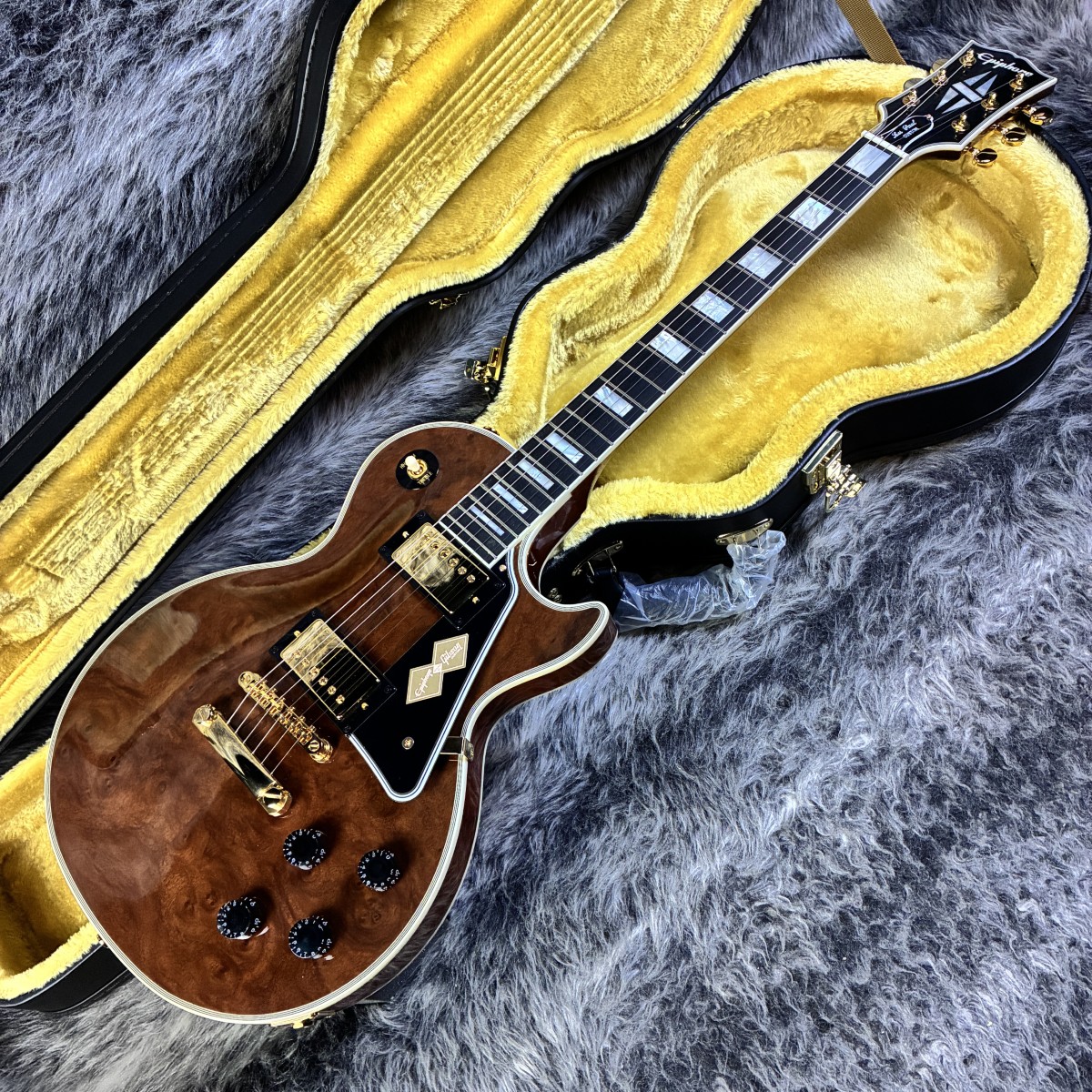 Inspired by Gibson Custom Dealer Select Les Paul Custom Figured