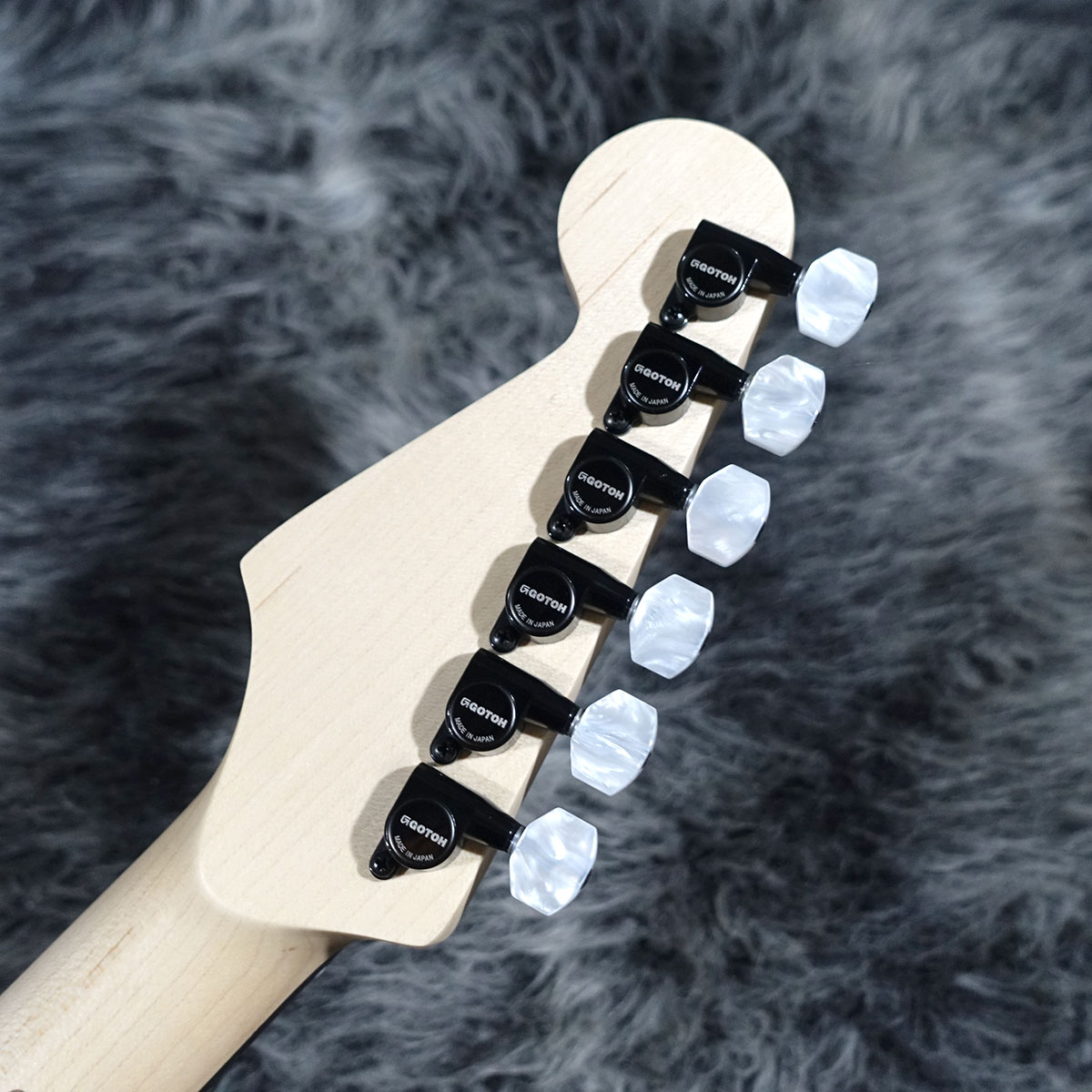 Jake E Lee USA Signature Pearl White with Lavender Hue Charvel