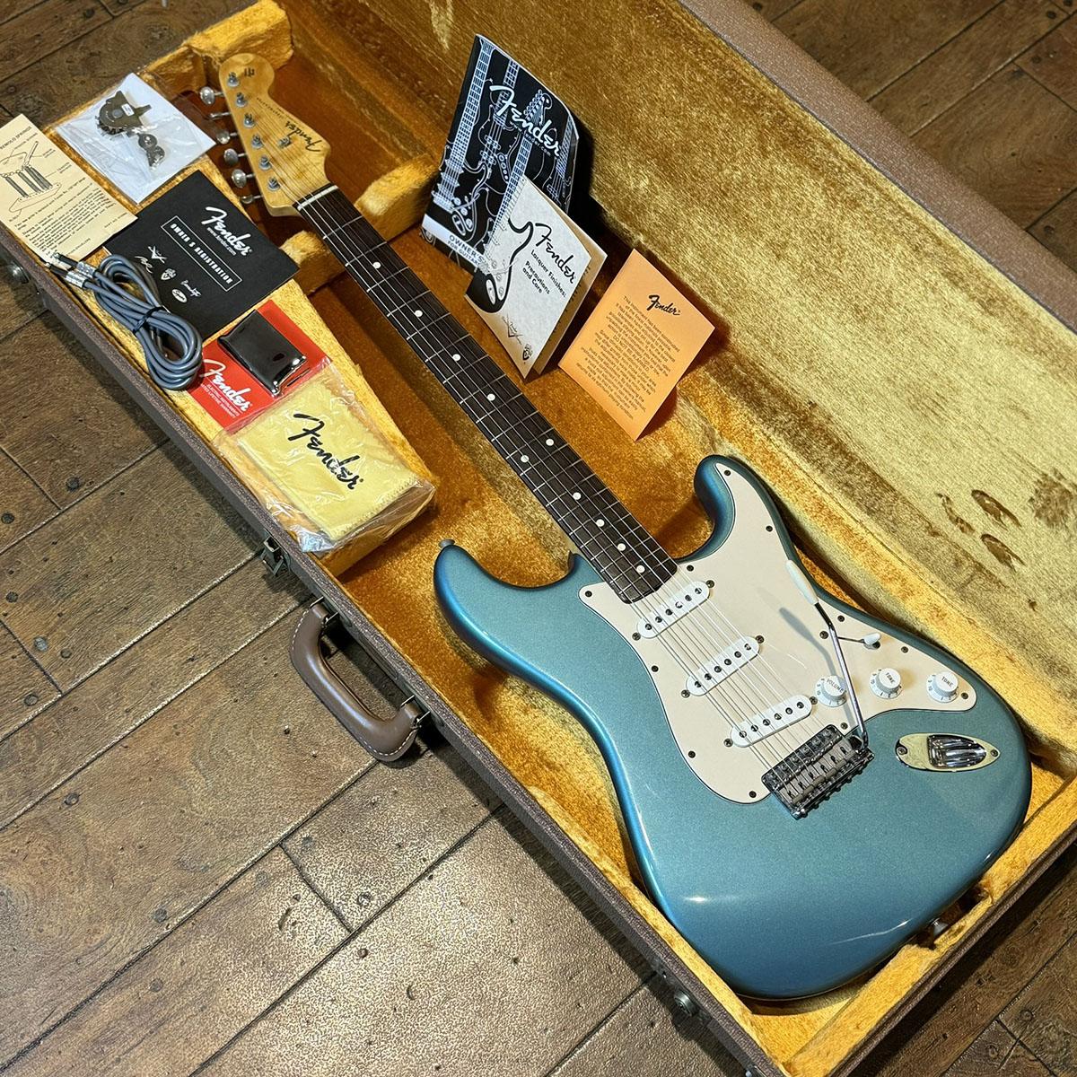 American Vintage 62 Stratocaster Thin Lacquer Lake Placid Blue