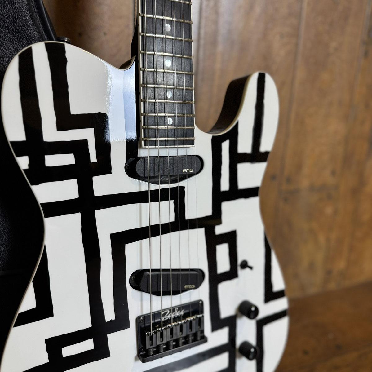 TC-HOTEI.R White Black Line Zodiacworks エレクトリックギター