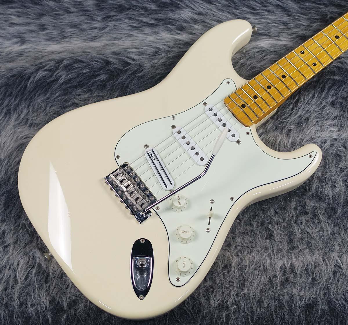 ST57-TX MOD Vintage White Fender Japan エレクトリックギター