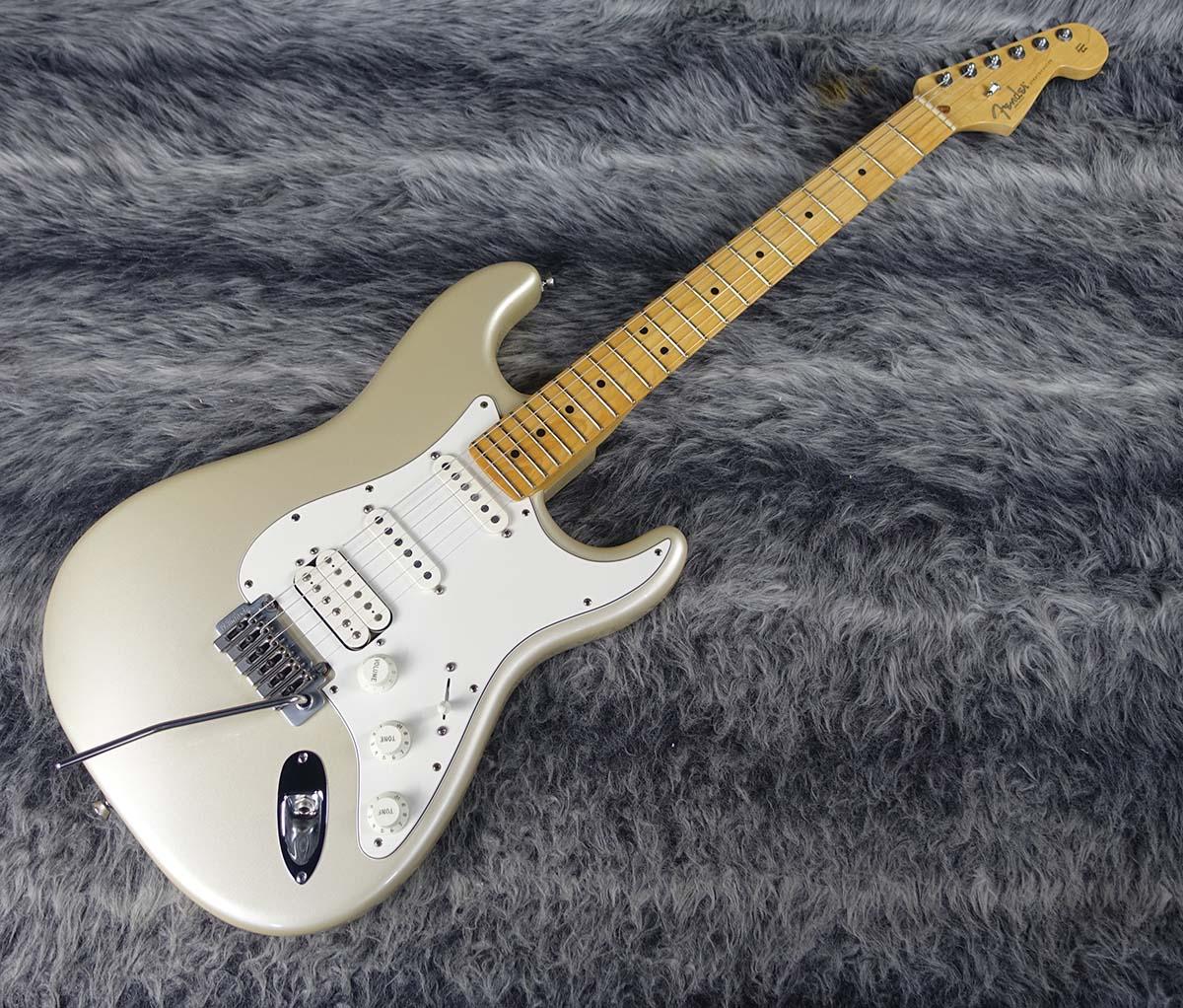 American Standard Stratocaster HSS Blizzard Pearl Fender