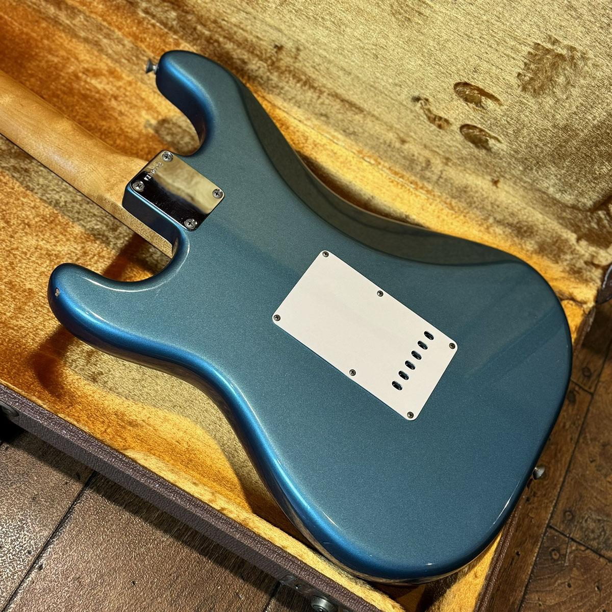 American Vintage 62 Stratocaster Thin Lacquer Lake Placid Blue