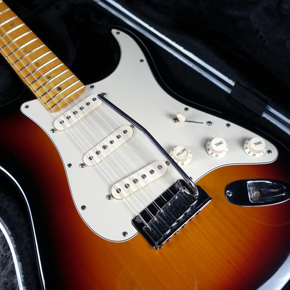 50th Anniversary American Deluxe Stratocaster 3-Color Sunburst