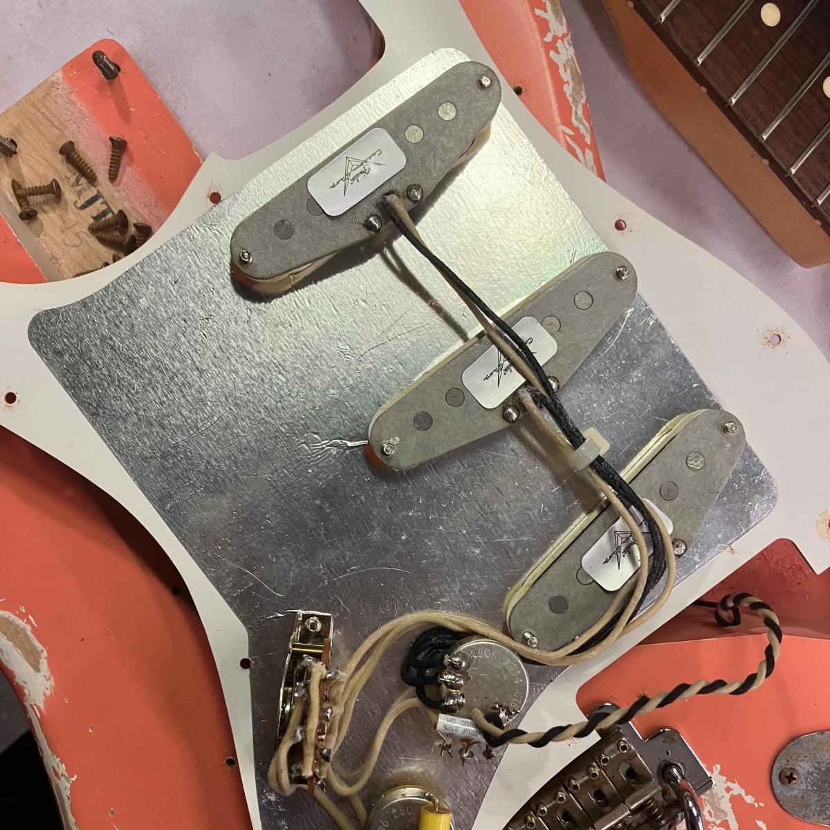 ST Type コンポーネント Shell Pink MJT エレクトリックギター