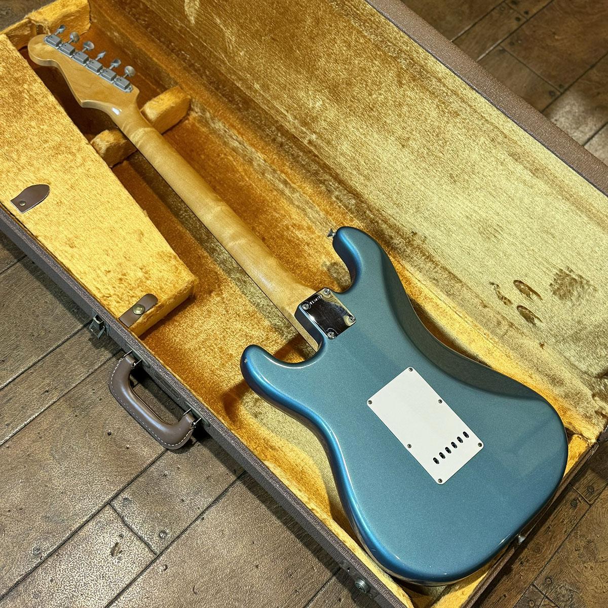 American Vintage 62 Stratocaster Thin Lacquer Lake Placid Blue