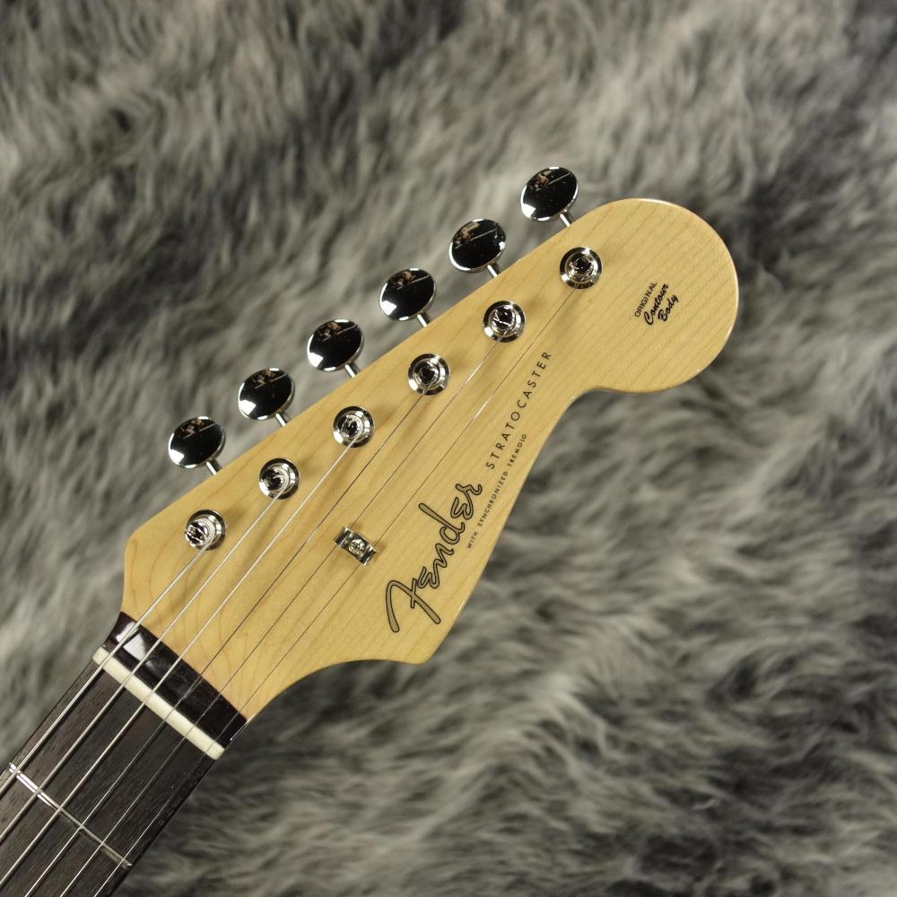Made in Japan Traditional 60s Stratocaster Lake Placid Blue Fender