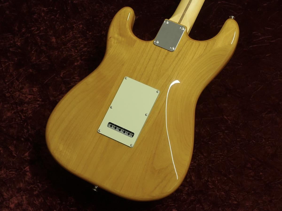 Made in Japan Hybrid II Stratocaster RW Vintage Natural