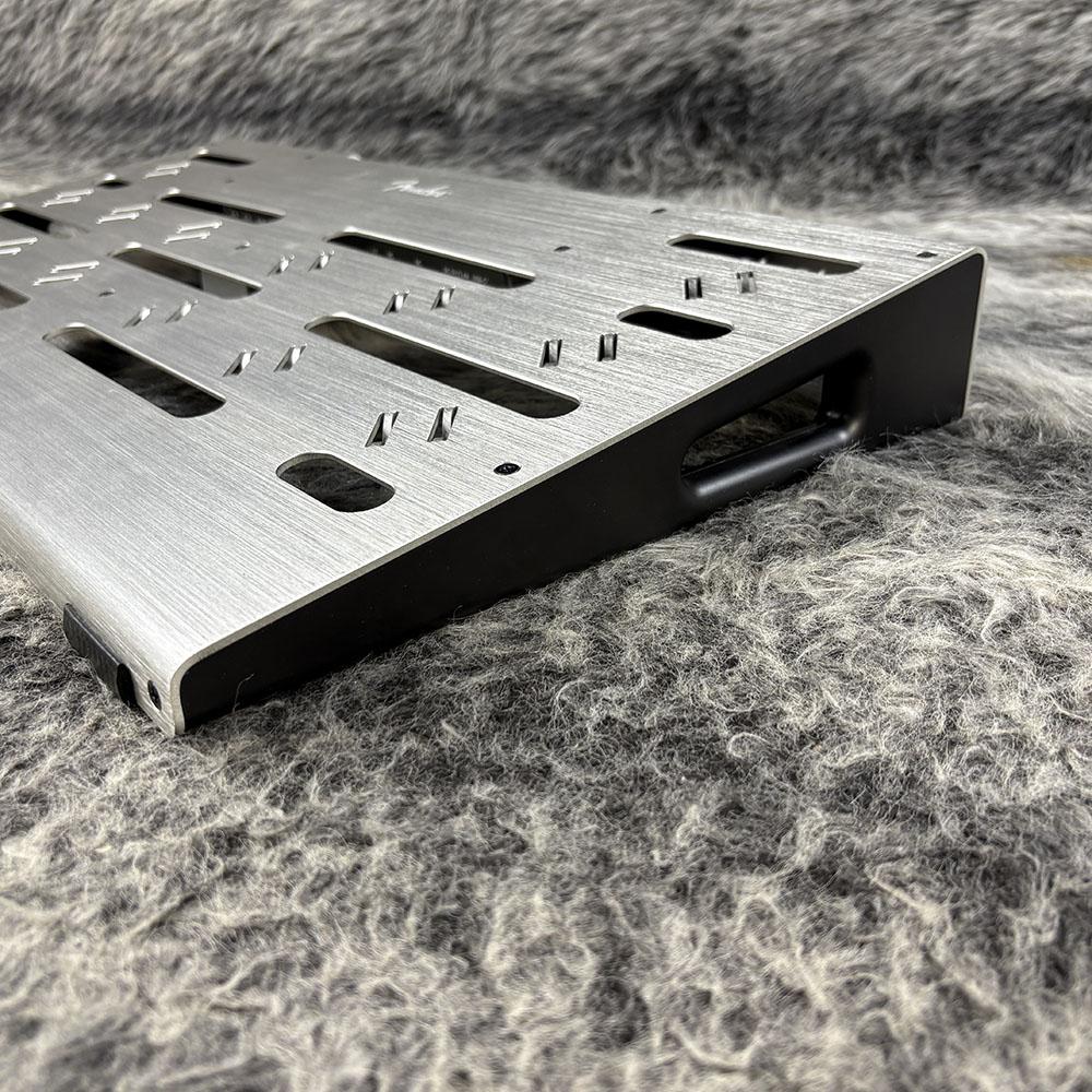 Professional Pedal Boards Medium w/Engine Room LVL12 Power Supply