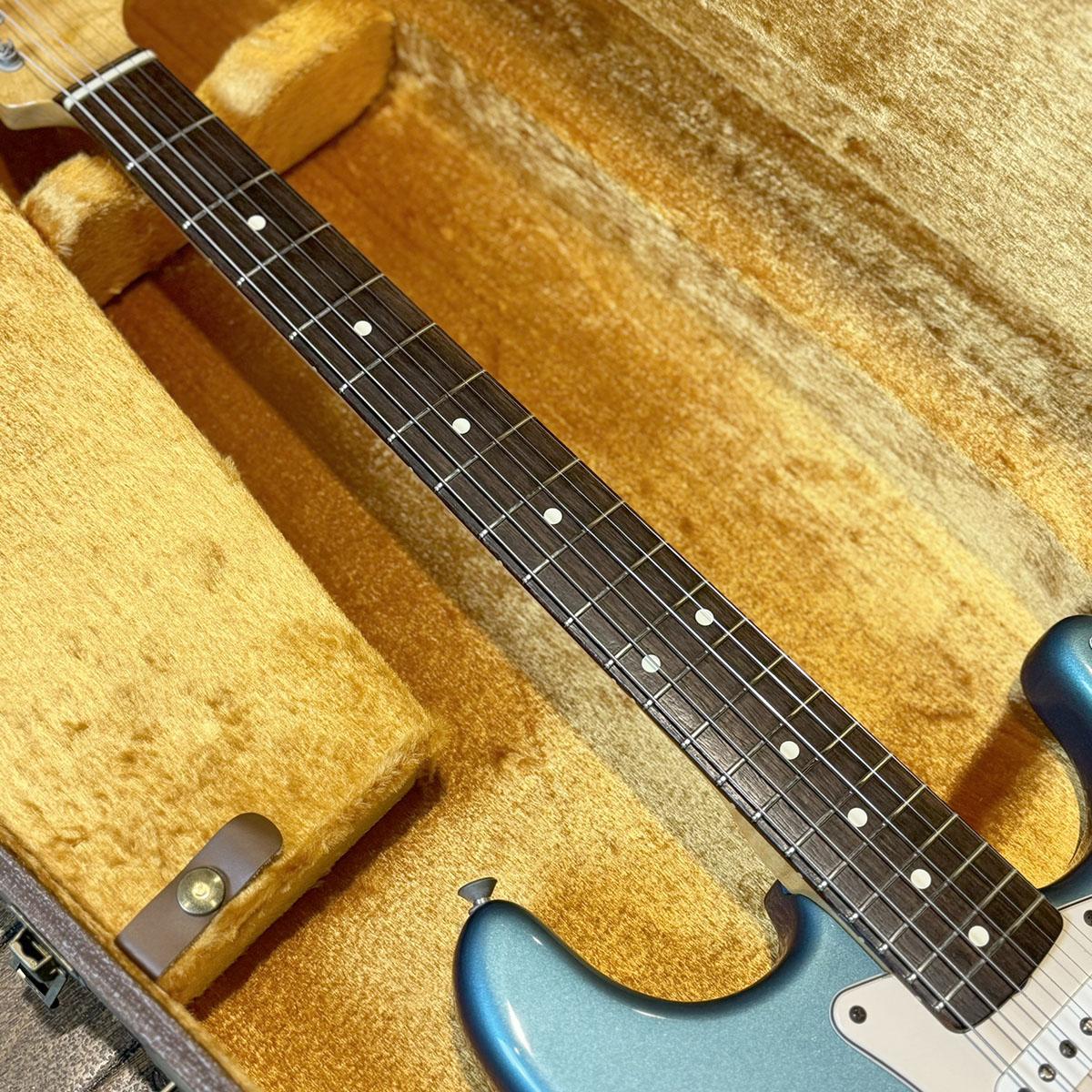 American Vintage 62 Stratocaster Thin Lacquer Lake Placid Blue