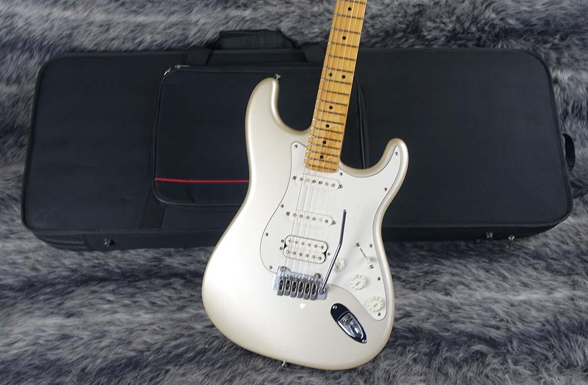 美品 送料込み フェンダー デラックスストラト HSS パール American Standard Stratocaster HSS Blizzard Pearl Fender