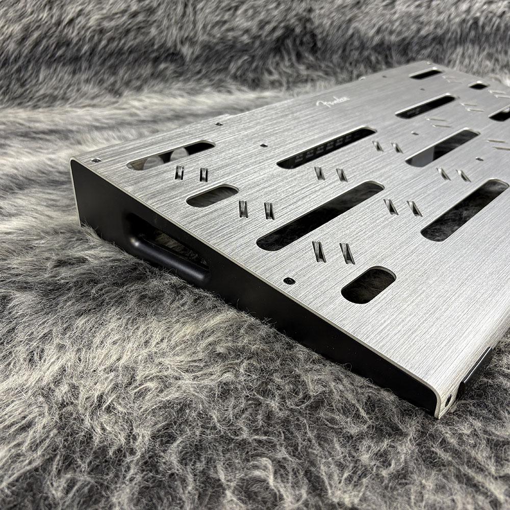 Professional Pedal Boards Medium w/Engine Room LVL12 Power Supply