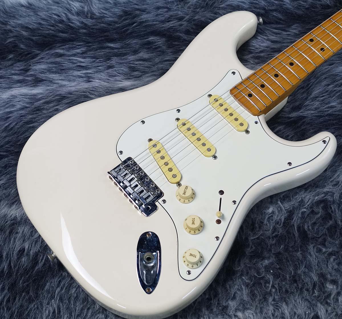 ST72-53 Olympic White Fender Japan エレクトリックギター ストラト