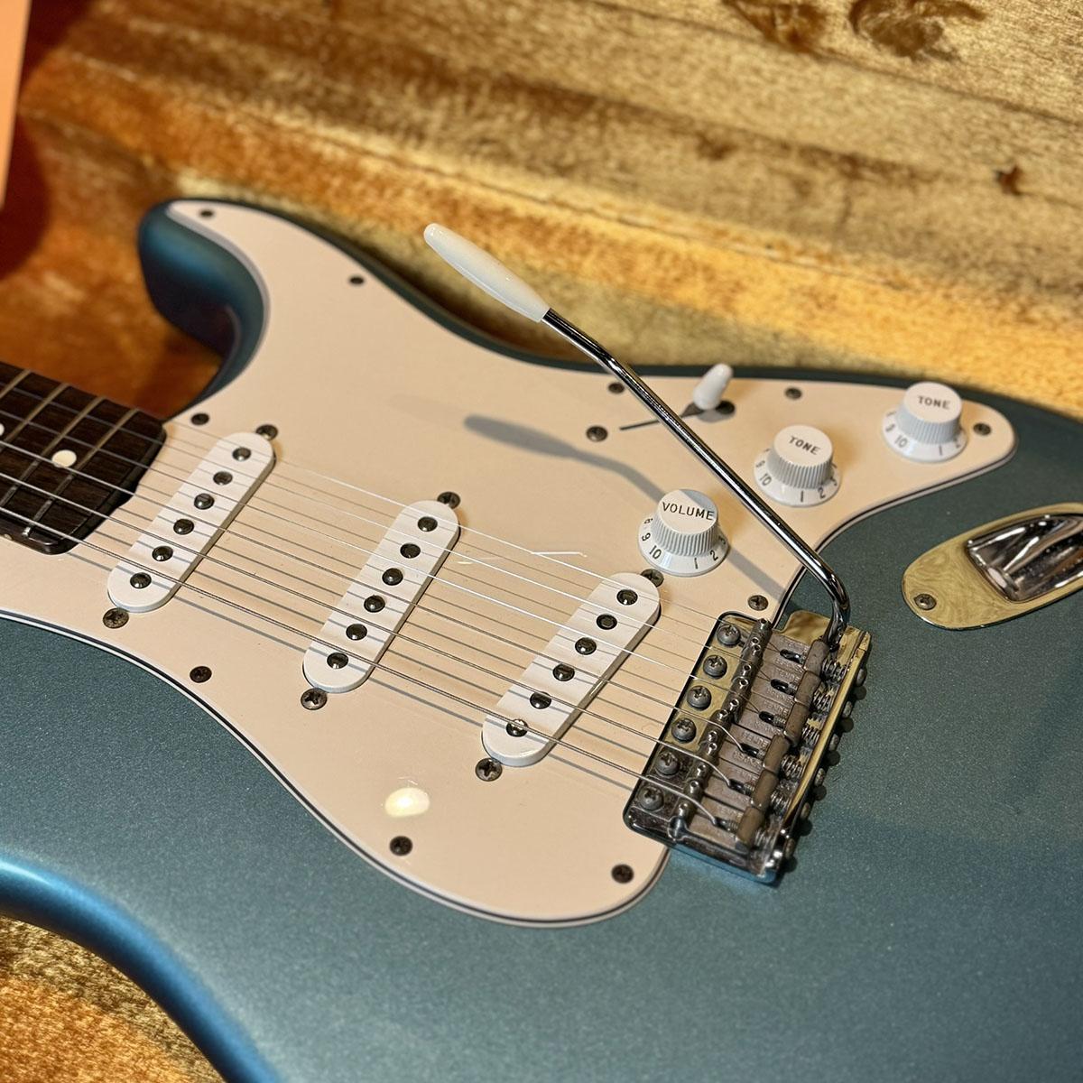 American Vintage 62 Stratocaster Thin Lacquer Lake Placid Blue