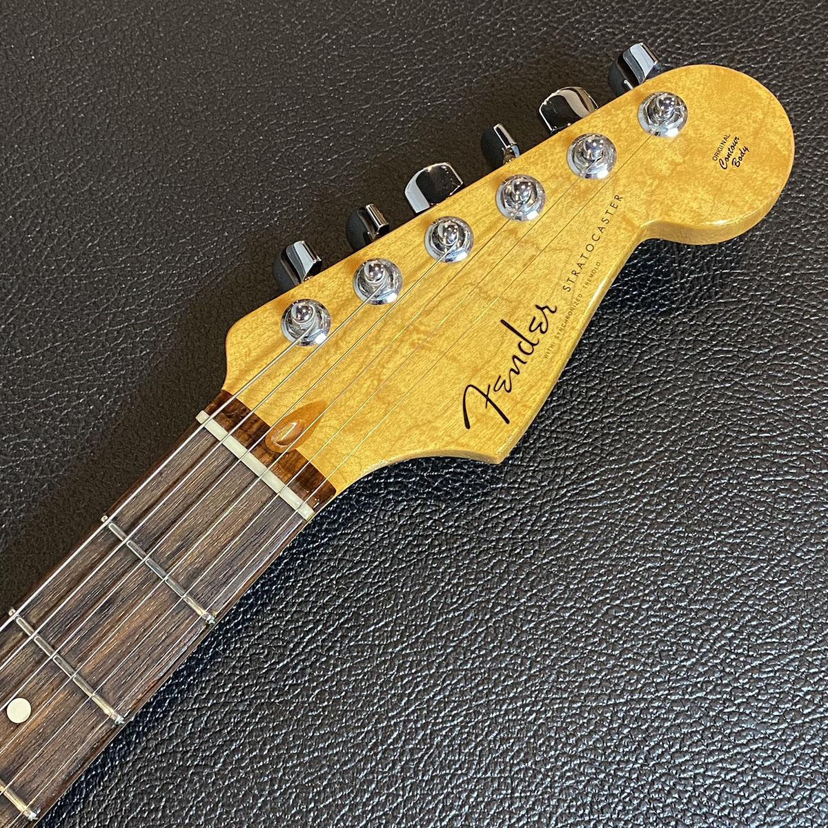 Custom Deluxe Stratocaster Aged Cherry Sunburst w/Abigail Ybarra