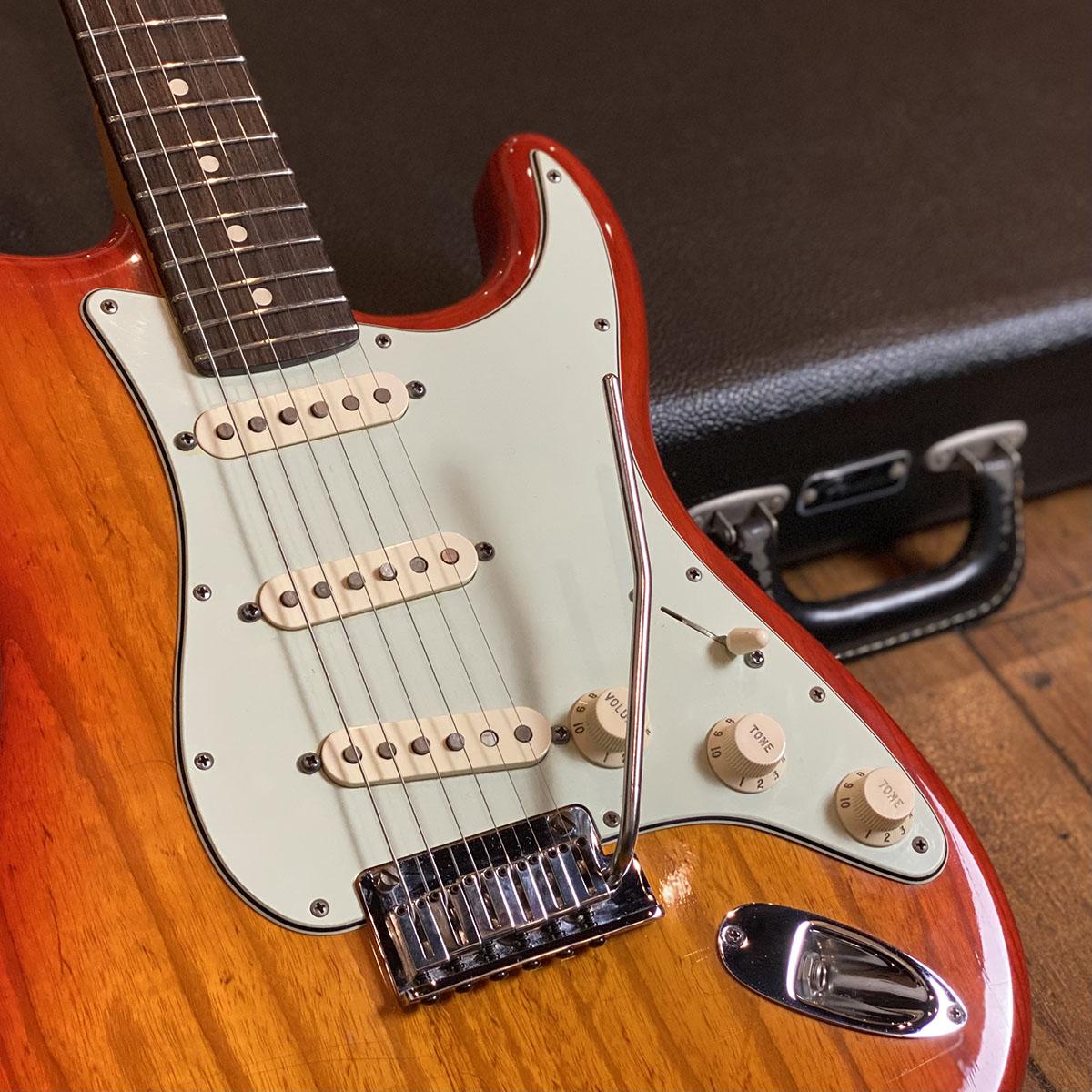 Custom Deluxe Stratocaster Aged Cherry Sunburst w/Abigail Ybarra
