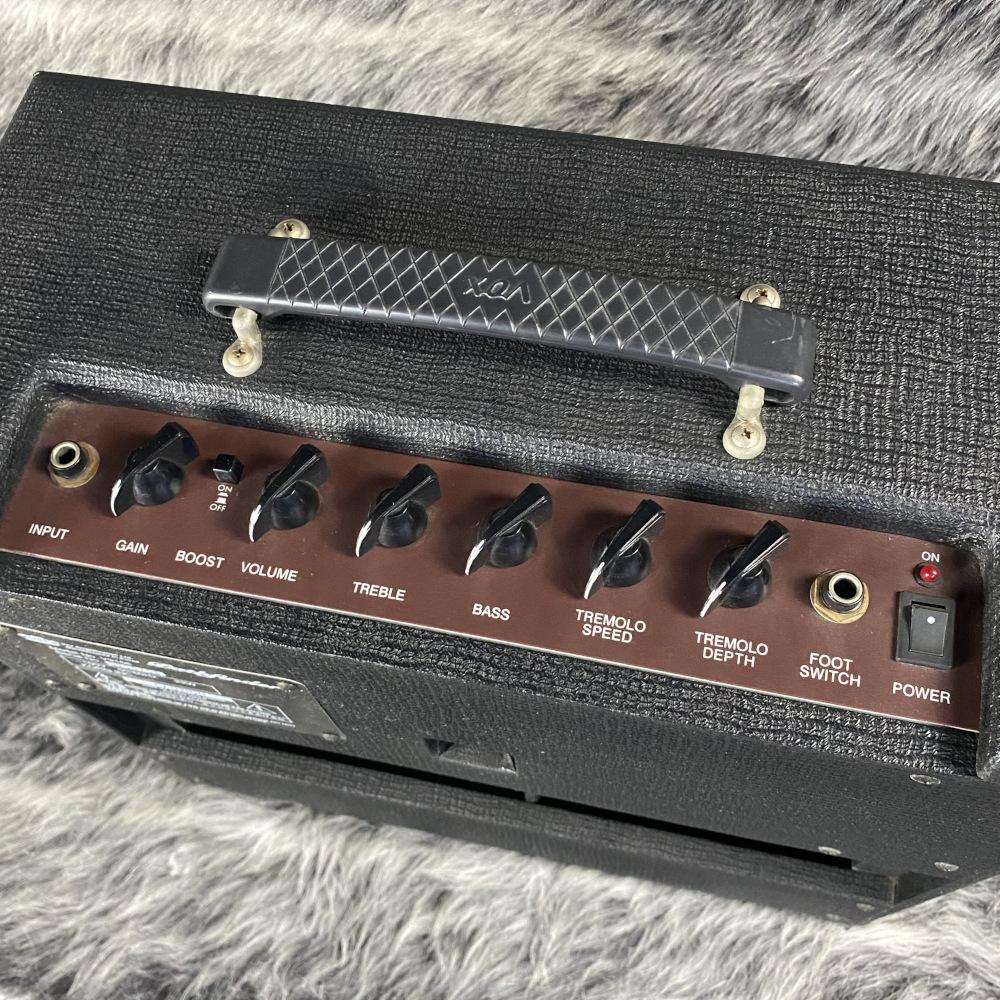 The VOX Showroom - The Vox T-15 Bass Amplifier