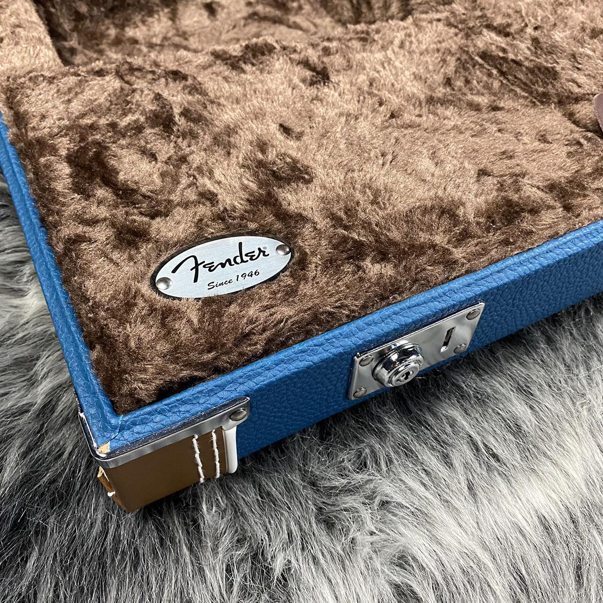 Fender Classic Series Wood Case Strat/Tele Lake Placid Blue Fender Classic Series Wood Case Strat/Tele Lake Placid Blue