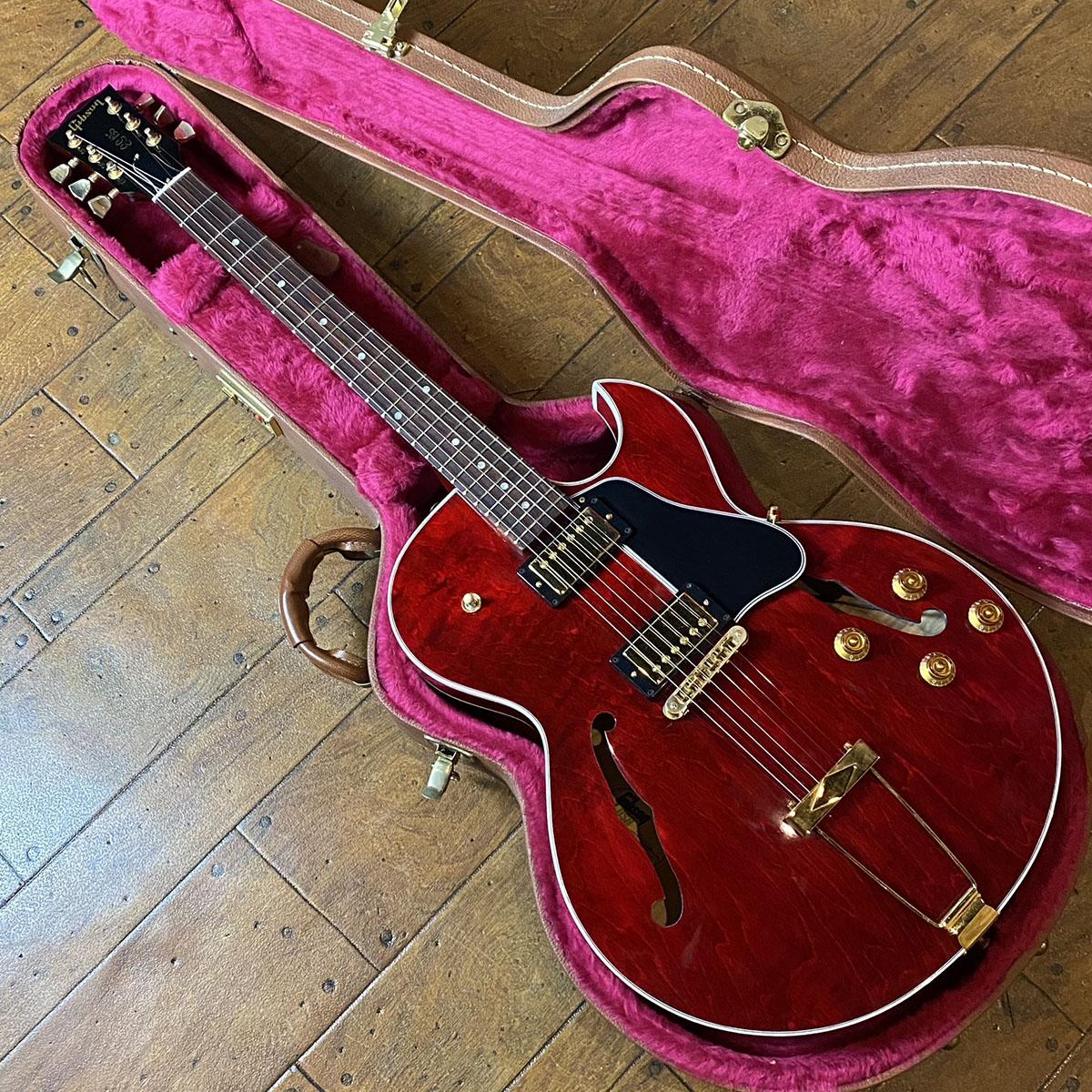 Gibson ES-135 ブラック ハードケース付き Gibson ES-135 ブラック ハードケース付き