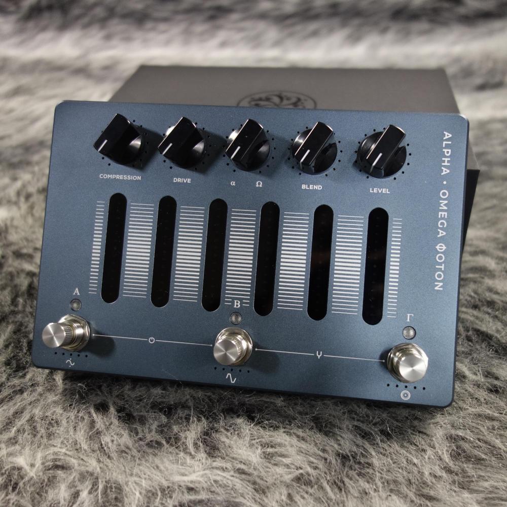 Darkglass Alpha Omega φoton ベースエフェクター（Darkglass