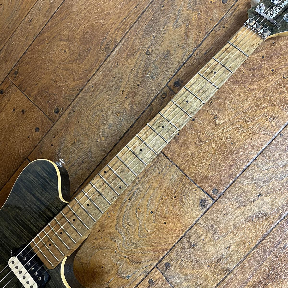 ギター Music Man AXIS Tribute Translucent Black Ernie Ball Music Man Axis Tribute Quilt Top Transparent Black 2011